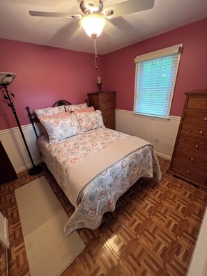 2 Schlafzimmer, Bügeleisen/Bügelbrett, Reisekinderbett, kostenloses WLAN