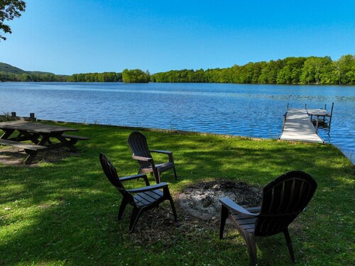 4 BR/2.5 BA Lake House | Pets OK | Fire Pit | Dock
