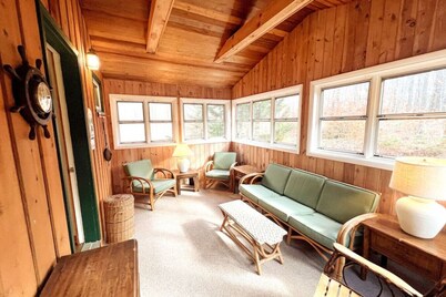 Cozy Adirondack Mountain Cabin- Inlet, NY - Sleeps 9!