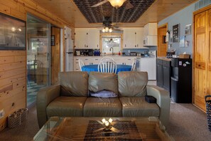 Smart TV - Catch on the Canal - Waterfront Getaway Near Casino, Dining & Entertainment (Standish)