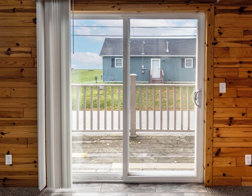 Catch on the Canal - Waterfront Getaway Near Casino, Dining & Entertainment