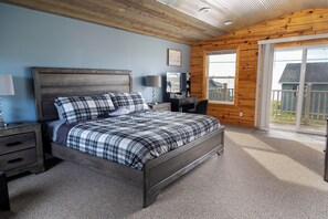 3 bedrooms, desk, free WiFi, bed sheets - Catch on the Canal - Waterfront Getaway Near Casino, Dining & Entertainment (Standish)