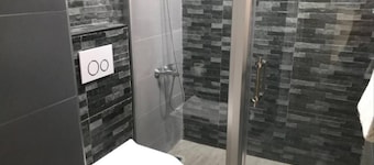 Modern 1 Bedroom Apt 5B