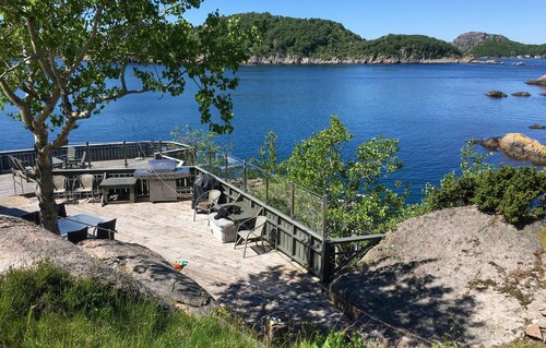 Stunning home in Farsund with WiFi