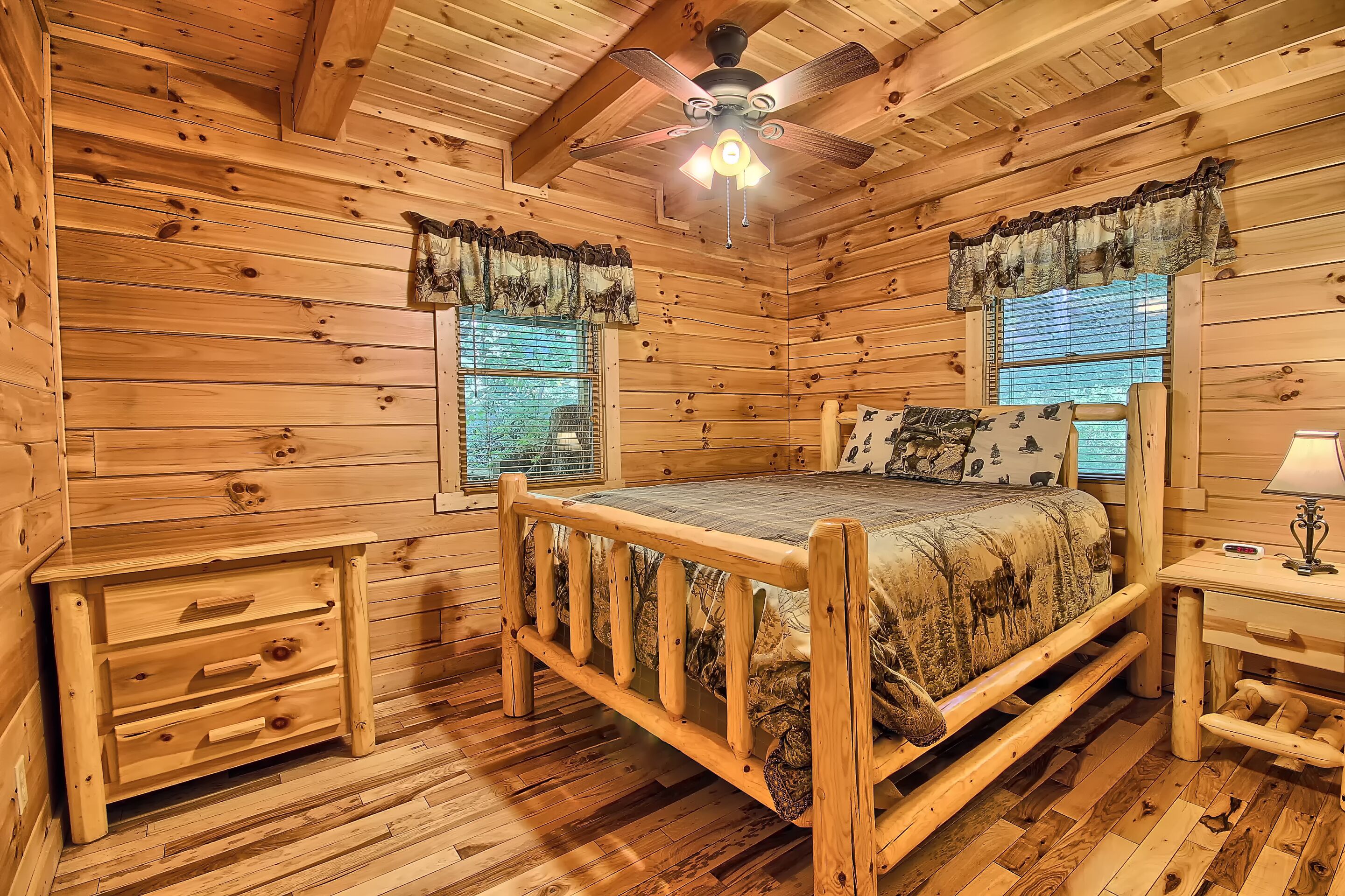 5 bedrooms, WiFi (free), bed sheets