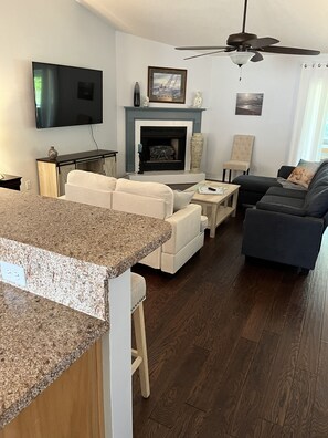 Smart TV, fireplace