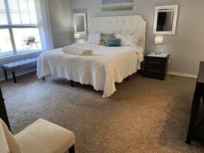 4 bedrooms, desk, WiFi, bed sheets