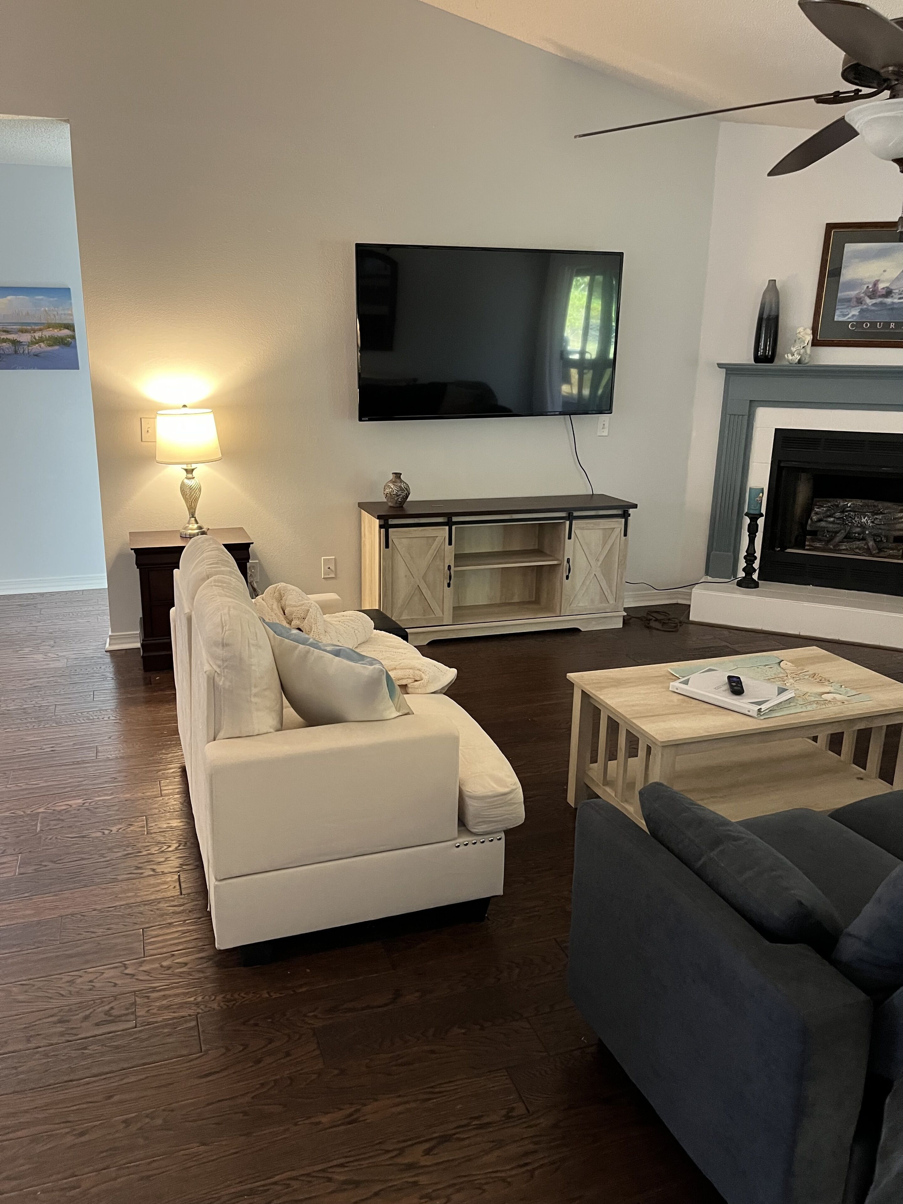 Country Beach House- Relax with the whole family. Only 6 min to Navarre Beach!!!