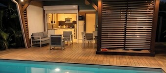🌟 Ocean & Pool View: Your Charming Bungalow