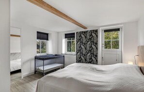 6 bedrooms, travel cot, free WiFi