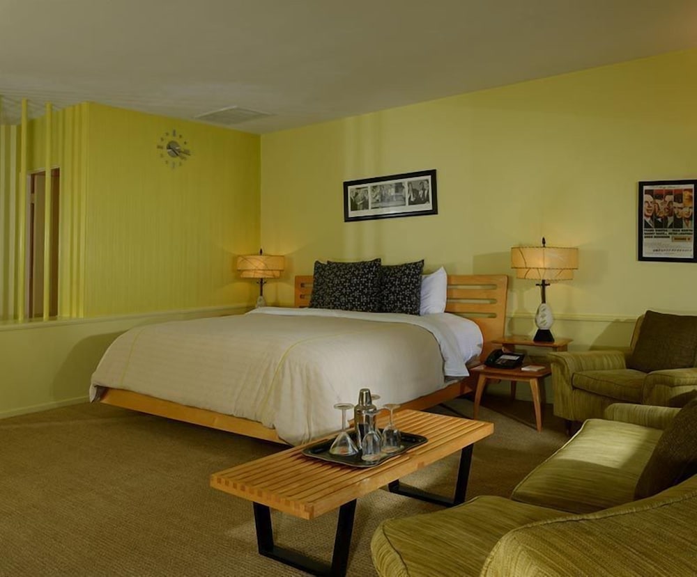 Orbit In Hotel by null