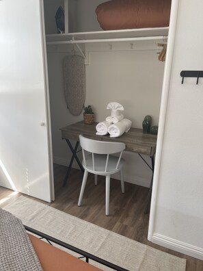 2 quartos, escrivaninha, ferros/tábuas de passar roupa, Wi-Fi
