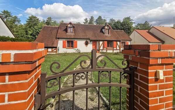 Exterior - Beautiful home in Salbris (Salbris)