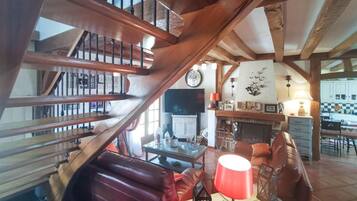 Televisie en een open haard