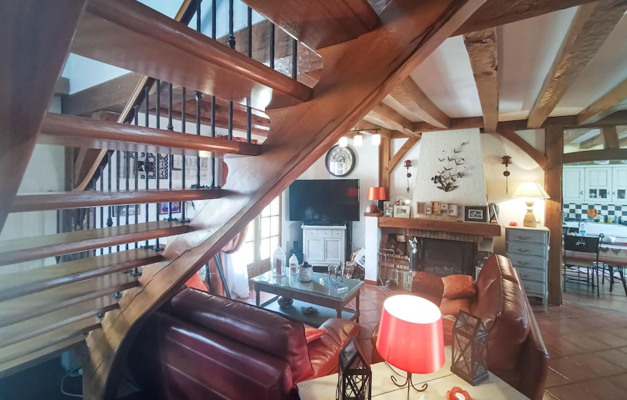Pet Friendly Home In Salbris - Salbris