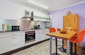 Kühlschrank, Herdplatte, Geschirrspüler