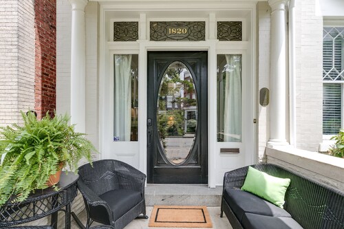 Charming Fan District Getaway