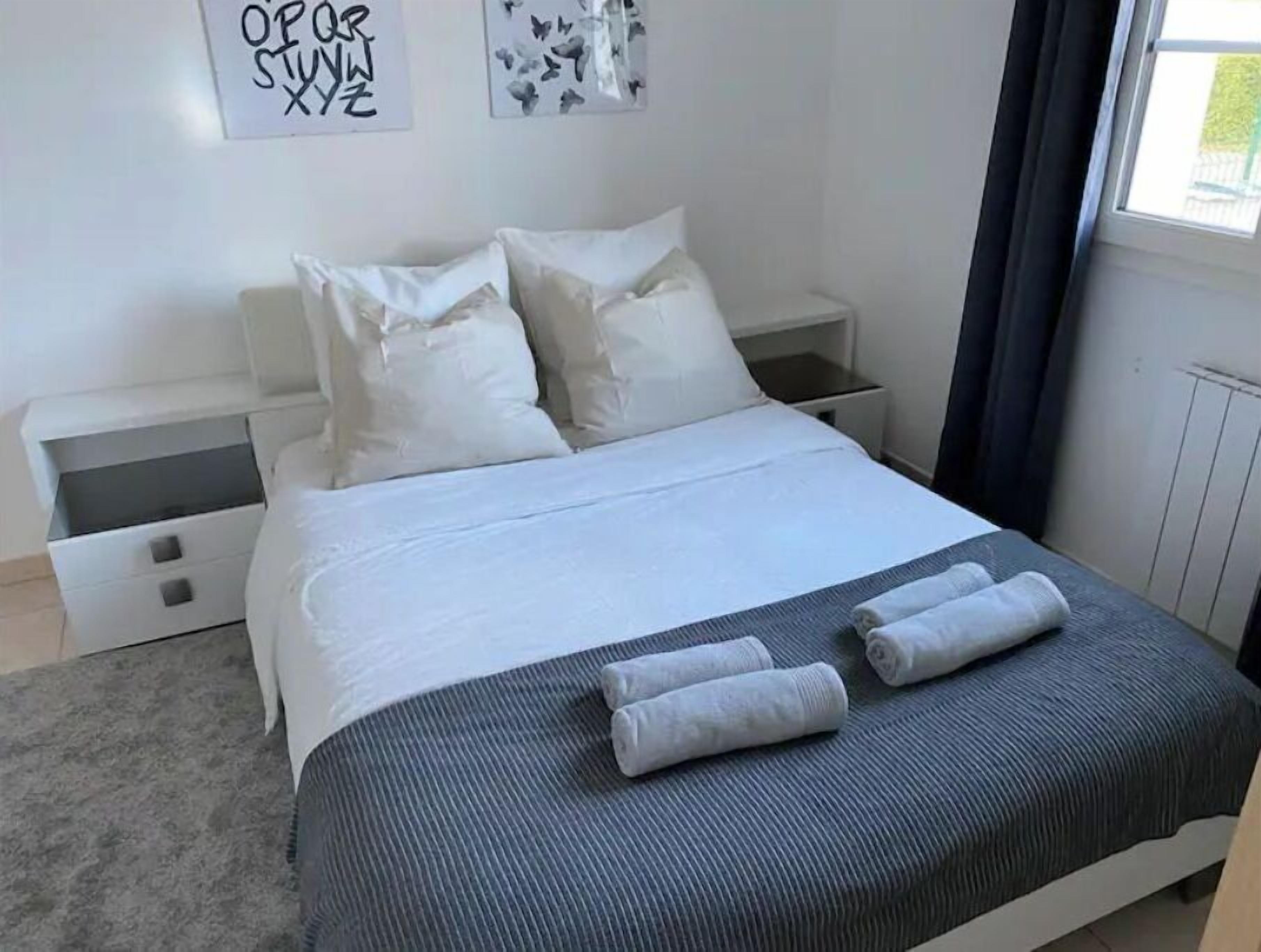 3 slaapkamers, een bureau, een strijkplank/strijkijzer, gratis wifi