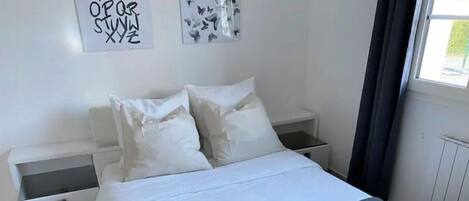 3 slaapkamers, een bureau, een strijkplank/strijkijzer, gratis wifi