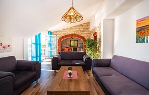 TV, fotballspill og bordtennis