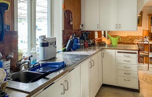 Fridge, stovetop, coffee/tea maker