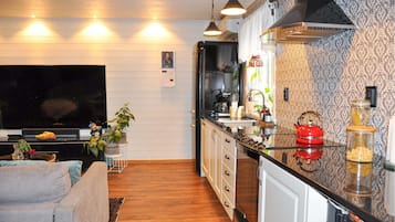 Fridge, dishwasher, coffee/tea maker