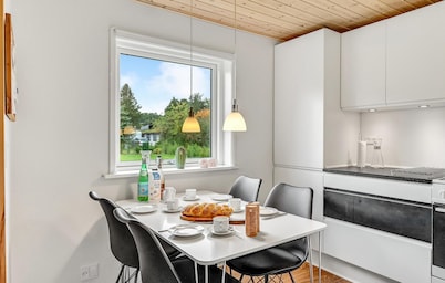 2 bedroom nice home in Fårvang