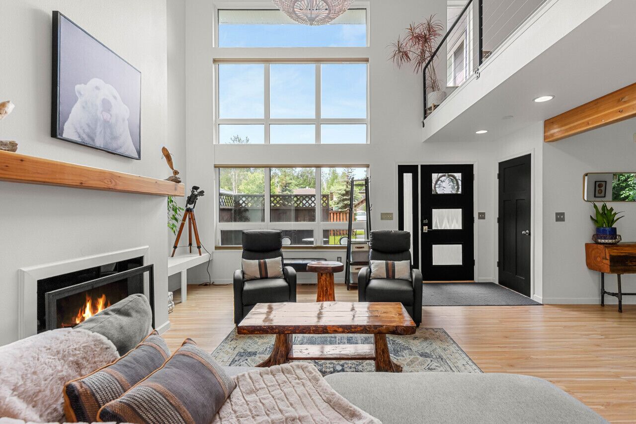 Smart TV, fireplace, foosball, books