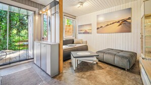 A modern interior with a kitchen, seating area, and artwork. - Cozy home in Zeulenroda-Triebes with sauna (Zeulenroda-Triebes)
