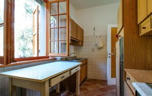 Fridge, microwave, stovetop, cookware/dishes/utensils