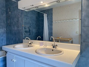 Bathroom - 950 - Charming family home in La Bouillie (LA BOUILLIE)