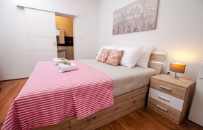 3 bedrooms, iron/ironing board, travel cot, free WiFi