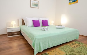 3 bedrooms, iron/ironing board, travel crib, free WiFi