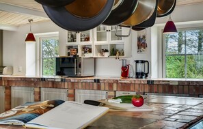 Fridge, stovetop, dishwasher, coffee/tea maker - 3 bedroom awesome home in Bækmarksbro (Bækmarksbro)