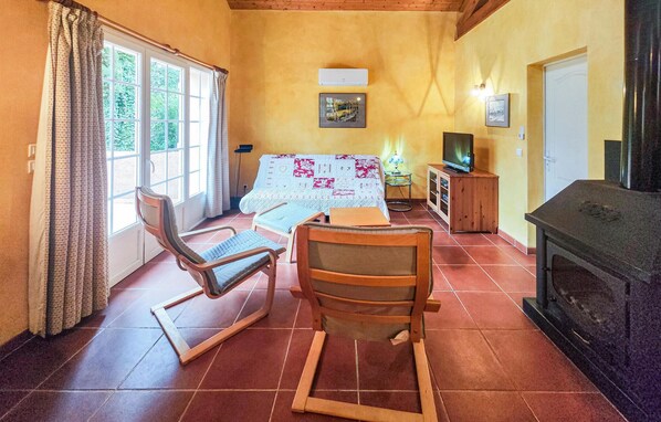 2 bedrooms, travel cot, free WiFi, bed sheets - Beautiful home in Ferrières-Poussarou (Ferrières-Poussarou)
