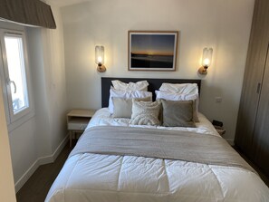 3 soverom, skrivebord, reiseseng for barn og wi-fi (inkludert)