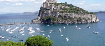 4 bedroom nice home in Ischia