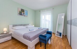 4 chambres, fer et planche à repasser, lit parapluie, Wi-Fi gratuit