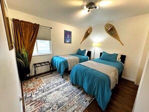 2 chambres, matelas mémoire de forme, bureau, fer et planche à repasser
