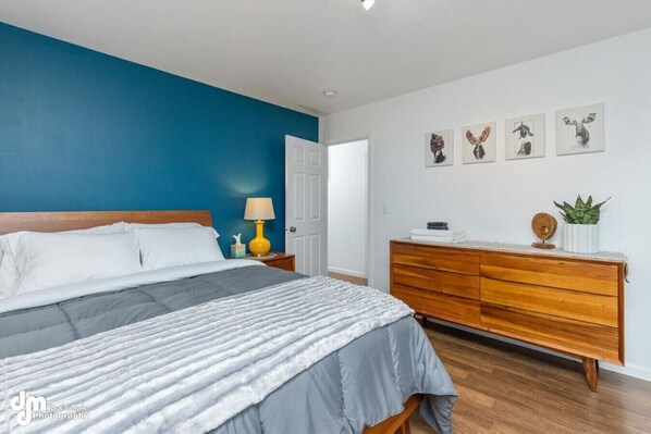 2 camere, materassi in memory foam, una scrivania, ferro/asse da stiro