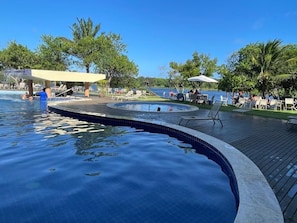 حمّام سباحة خارجي