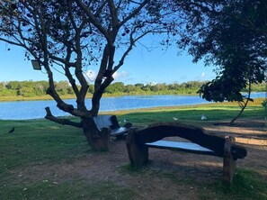 المنطقة المحيطة بالمنشأة