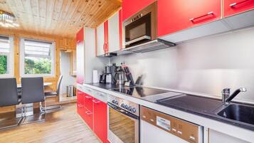 Frigorifero, piano cottura, lavastoviglie, macchina per tè/caffè