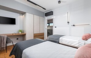 4 bedrooms, in-room safe, travel cot, free WiFi