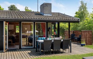 Outdoor dining - Nice home in Fårevejle with WiFi (Fårevejle)