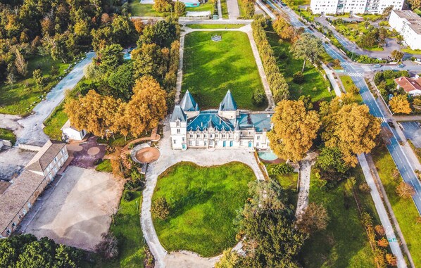 المنشأة من الخارج