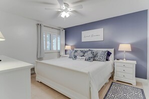 3 bedrooms, iron/ironing board, internet, bed sheets - Waterfront Deck, Golf Cart,  Linkside Village 437 (Miramar Beach)