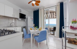 Kühlschrank, Ofen, Herdplatte, Geschirrspüler