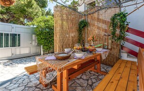 Outdoor dining - Cozy apartment in Kosljun with WiFi (Kosljun)