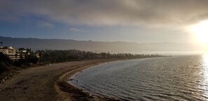 Beach nearby - Santa Barbara Cape Cod style end unit in wooded parklike area. (Santa Barbara)